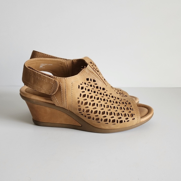 Earth Cascade Women's 9D Wide Camel Vintge Leather Wedge Sandals - Picture 2 of 11